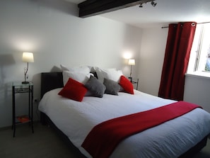 1 bedroom, iron/ironing board, WiFi, bed sheets - City Break "Le Nid de la Cathedrale 1" (Strasbourg)