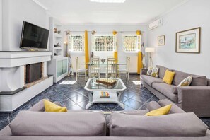 Smart-TV, Tischtennisplatte