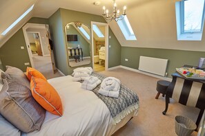 5 bedrooms, iron/ironing board, free WiFi, bed sheets - Holly Tree Barn, Ashlin Farm Barns (Lincoln)