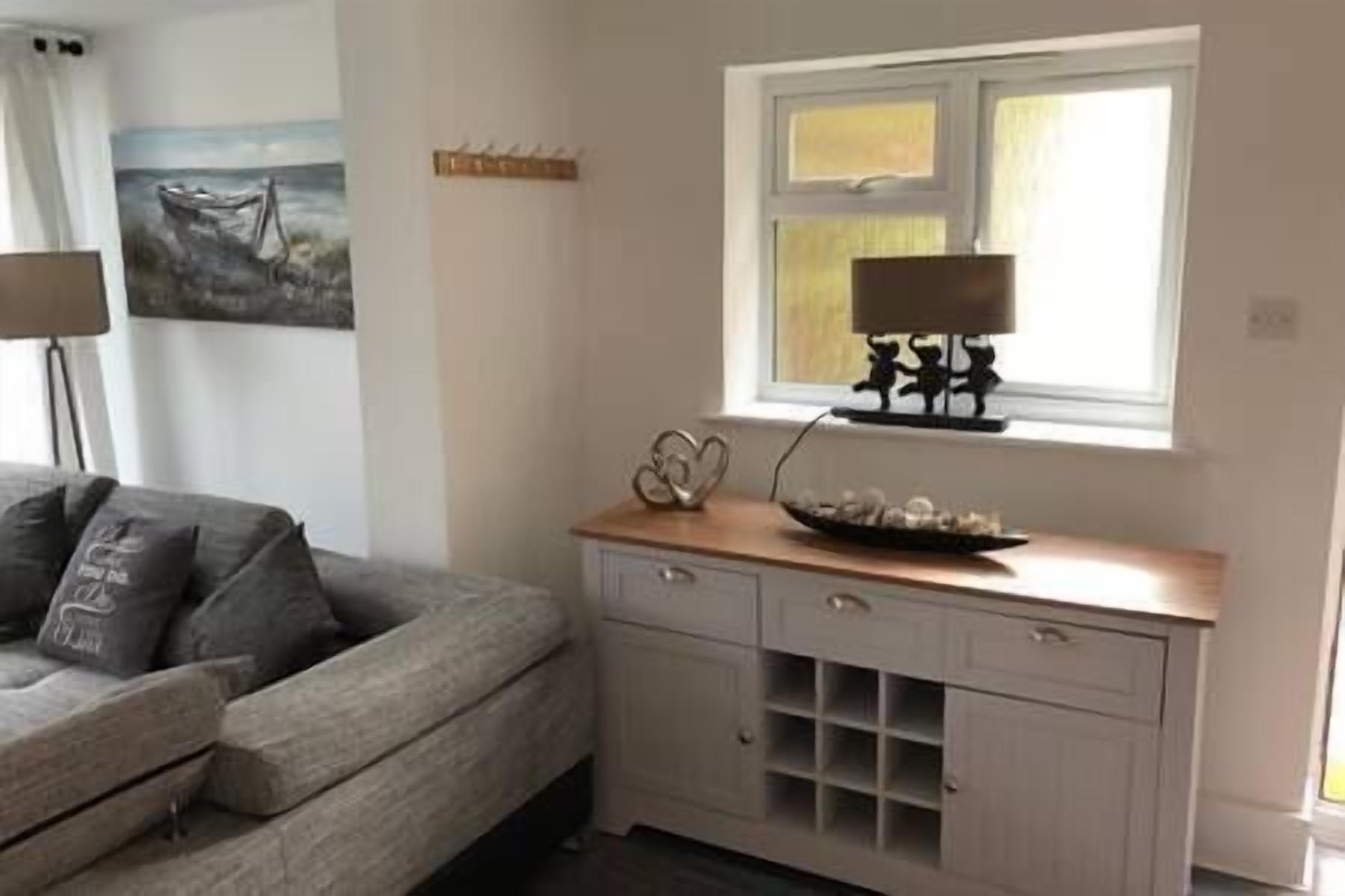 テレビ、暖炉、DVD プレーヤー