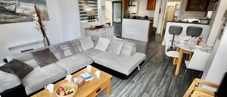 TV, fireplace, DVD player