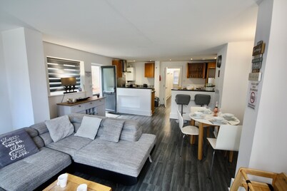 Bournemouth hot tub and sauna holiday let