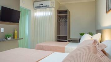 Kamar Quadruple | Tirai kedap cahaya, Wi-Fi gratis, dan seprai linen