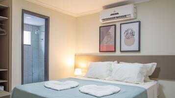 Quarto casal | Cortinas blackout, Wi-Fi de cortesia, roupa de cama