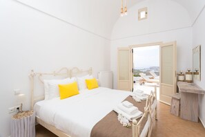 3 bedrooms, in-room safe, desk, iron/ironing board