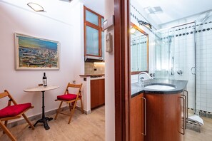Shower, hair dryer, bidet, towels - Campo de Fiori cozy nest (Roma)