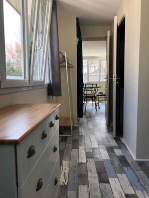 Interior - Quai Est 2p, 100m from Gold Beach (Ver-sur-Mer)