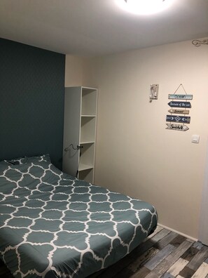 1 bedroom, iron/ironing board, travel crib, free WiFi - Quai Est 2p, 100m from Gold Beach (Ver-sur-Mer)