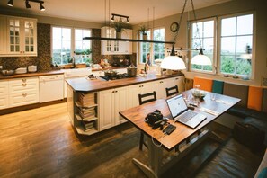 Fridge, microwave, oven, stovetop - Luxury Scandinavian style villa (13-14 guests) with hot tub at the Golden circle (Reykholt)