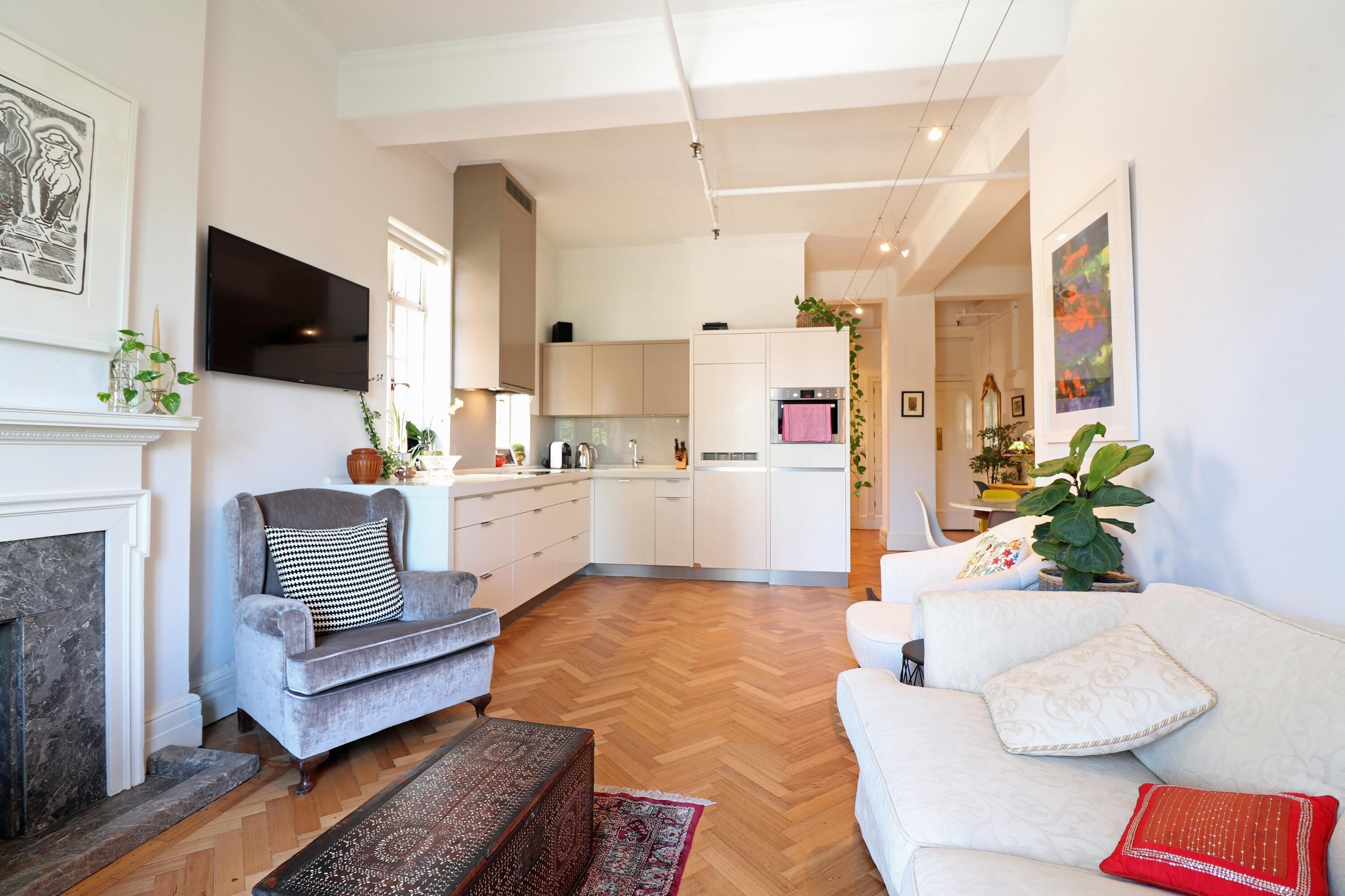 Views of the MCG, Spacious Apt, AC, Juliet Balcony, Netflix, Alcaston House