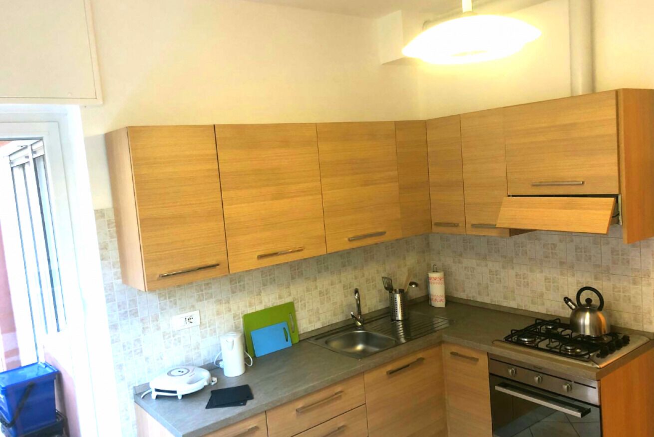 Kylskåp, ugn, spishäll och kaffe- och tebryggare