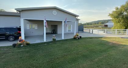 Täysin kalustettu 3 BR 3 BA -talo paeta kaupungin vilinästä.