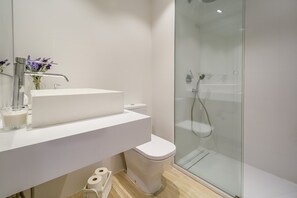 Dusche, Haartrockner, Handtücher