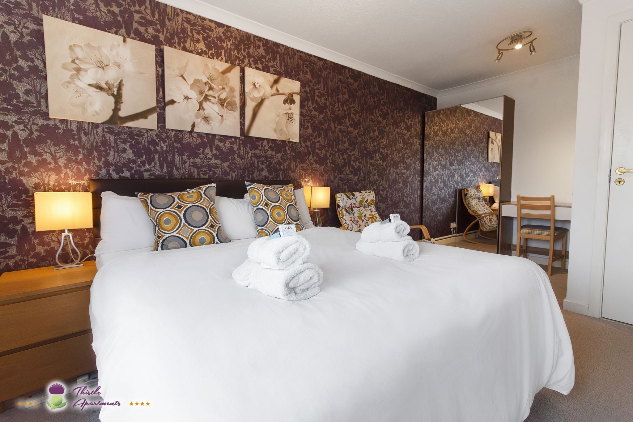 1 غرفة نوم ومكتب ومكواة/لوح كي وسرير سفر