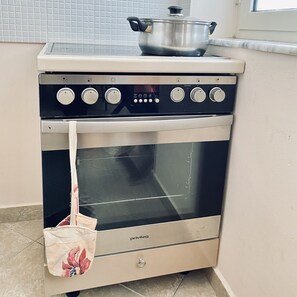 Frigorifero, forno, macchina per tè/caffè, bollitore elettrico