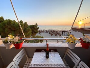 تناول الطعام بالخارج