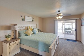 3 bedrooms, Internet, bed sheets - 2 Mi to Lake Havasu: Private Oasis w/ Pool & Views (Lake Havasu City)