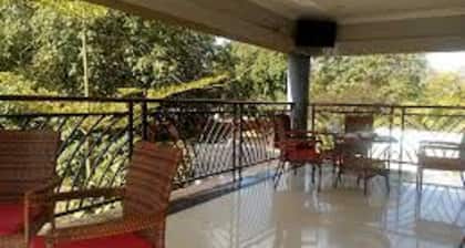 Royal Cashrise lodge