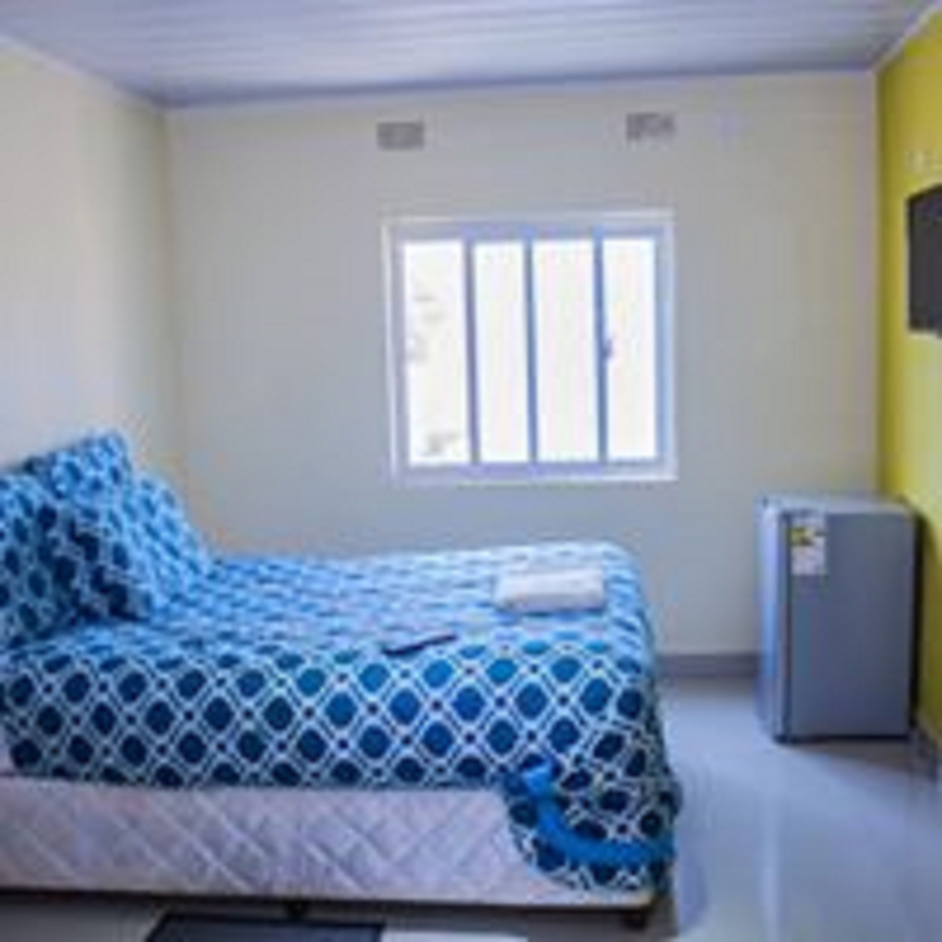 Minibar, desk, laptop workspace, free WiFi