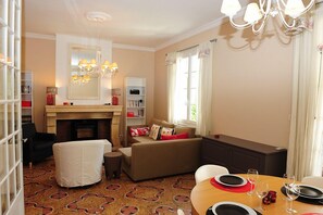 Interior - Air-conditioned apartment 100m2 garage terrace near Avignon center (Avignon)