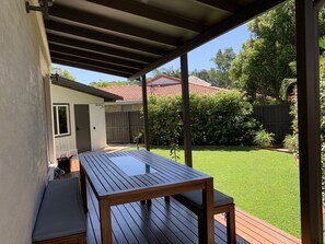 Outdoor dining - Large Modern 2 Story Home with Byron Charm & 4 Beds (Suffolk Park)