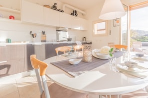 Fridge, oven, dishwasher, coffee/tea maker