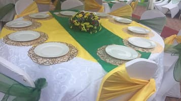 Breakfast, lunch, dinner served; local cuisine