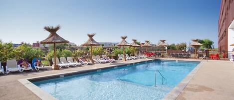 Een verwarmd zwembad