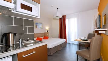 1 bedroom, free WiFi, bed sheets