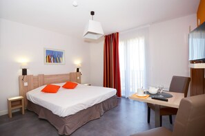 1 chambre, accès au Wi-Fi (inclus), literie fournie