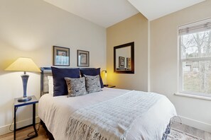 3 slaapkamers, een strijkplank/strijkijzer, internet, beddengoed