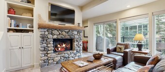 Lovely dog-friendly home w/full kitchen - close to skiing & downtown Ketchum