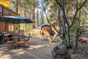 Outdoor dining - Pets Stay Too! Kings Beach Cottage w Gas Fireplace (Kings Beach)