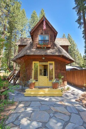 Exterior - Lower Kings Beach Cottage with Deck, Bikes and Kayaks in Summer! (Kings Beach)