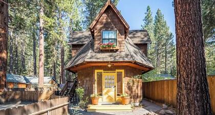 Lower Kings Beach Cottage with Deck, Bikes and Kayaks in Summer!
