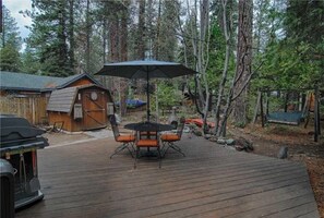 Outdoor dining - Pets Stay Too! Kings Beach Cottage w Gas Fireplace (Kings Beach)