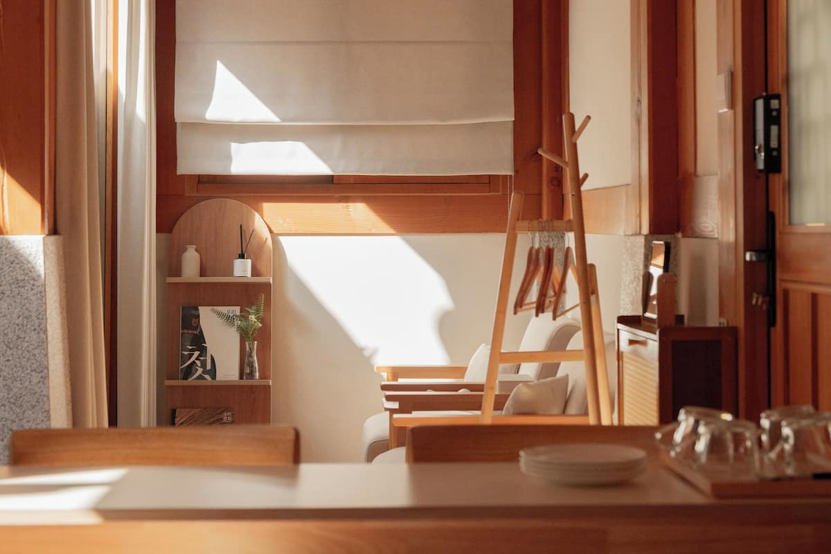 Double Room, Courtyard View | Meja, ruang kerja komputer riba, langsir/tirai gelap terus