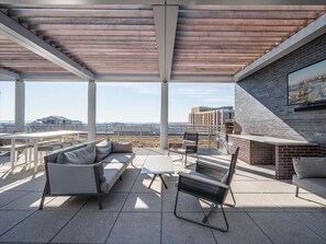 Outdoor dining - Bright 1BR | Ideal for Business | Balcony Apartment | Crystal City Arlington | by GLS (Arlington)