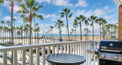 Modern Penthouse Condo w/Ocean Views