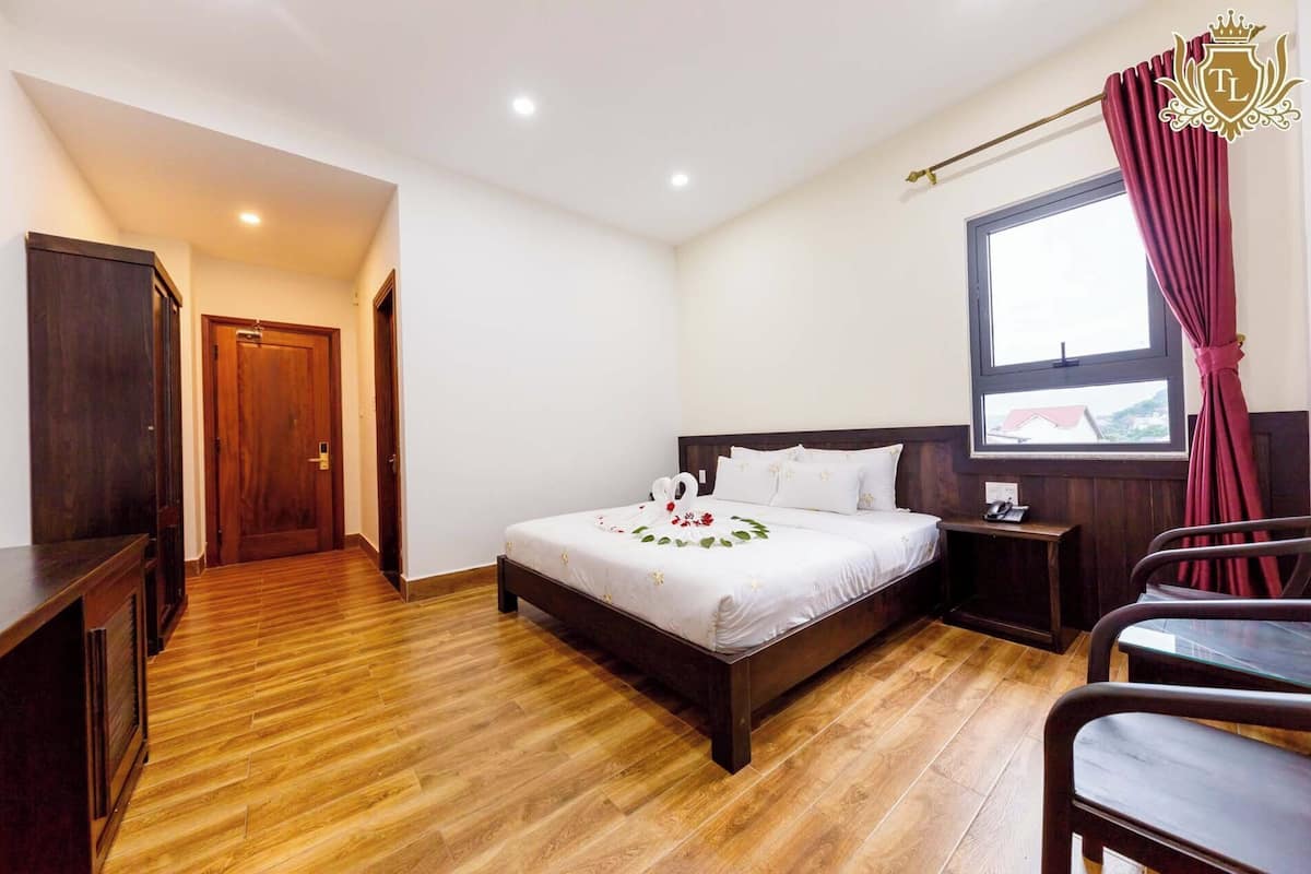 Superior Double Room | Peralatan tempat tidur premium, gebar bulu kapas, item bar mini percuma