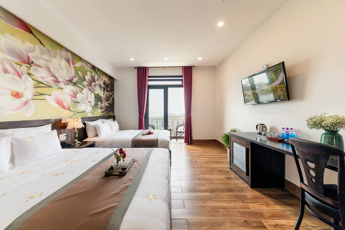 Familiekamer, balkon | Luxe beddengoed, donsdekens, een minibar met enkele gratis items