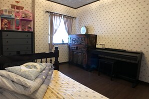 エリート シングルルーム 共用バスルーム |  客室ごとに異なる装飾、客室ごとに異なるインテリア、遮光カーテン、WiFi (無料)