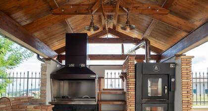 Beautiful apartment for 6 guests with WIFI, private pool, A/C, TV, patio and pets allowed