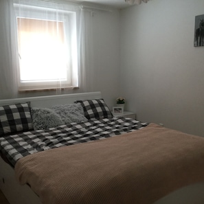 2 bedrooms, iron/ironing board, WiFi, bed sheets