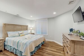 3 slaapkamers, een strijkplank/strijkijzer, internet, beddengoed