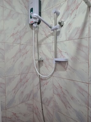 Dusche, Handtücher, Seife, Shampoo
