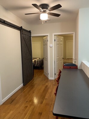 4 chambres, fer et planche à repasser, Wi-Fi, draps fournis