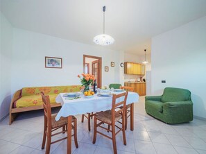 Dining - Nice apartment for 5 people with WIFI, TV and balcony (Massa)