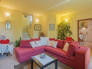 TV - Beautiful  villa for 4 guests with WIFI, TV and terrace (Massa)