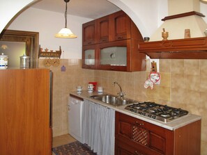 Oven, dishwasher, toaster, high chair - Beautiful villa for 2 people with A/C, WIFI, patio and pets allowed (Montignoso)